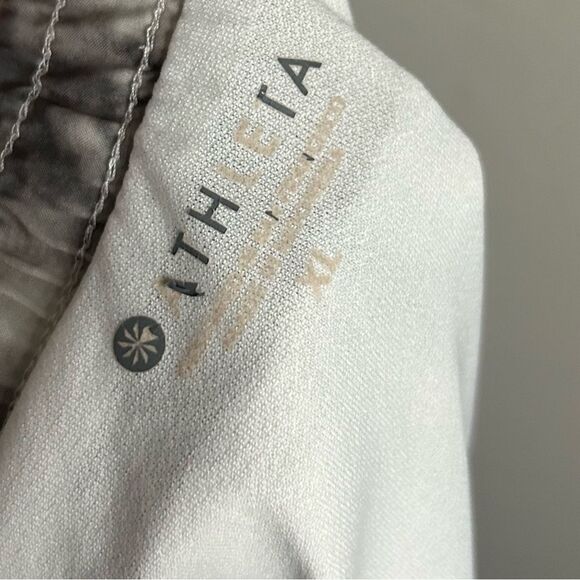 Athleta Printed Mesh Racer Run Short 4” in White Botanics - Picture 8 of 13